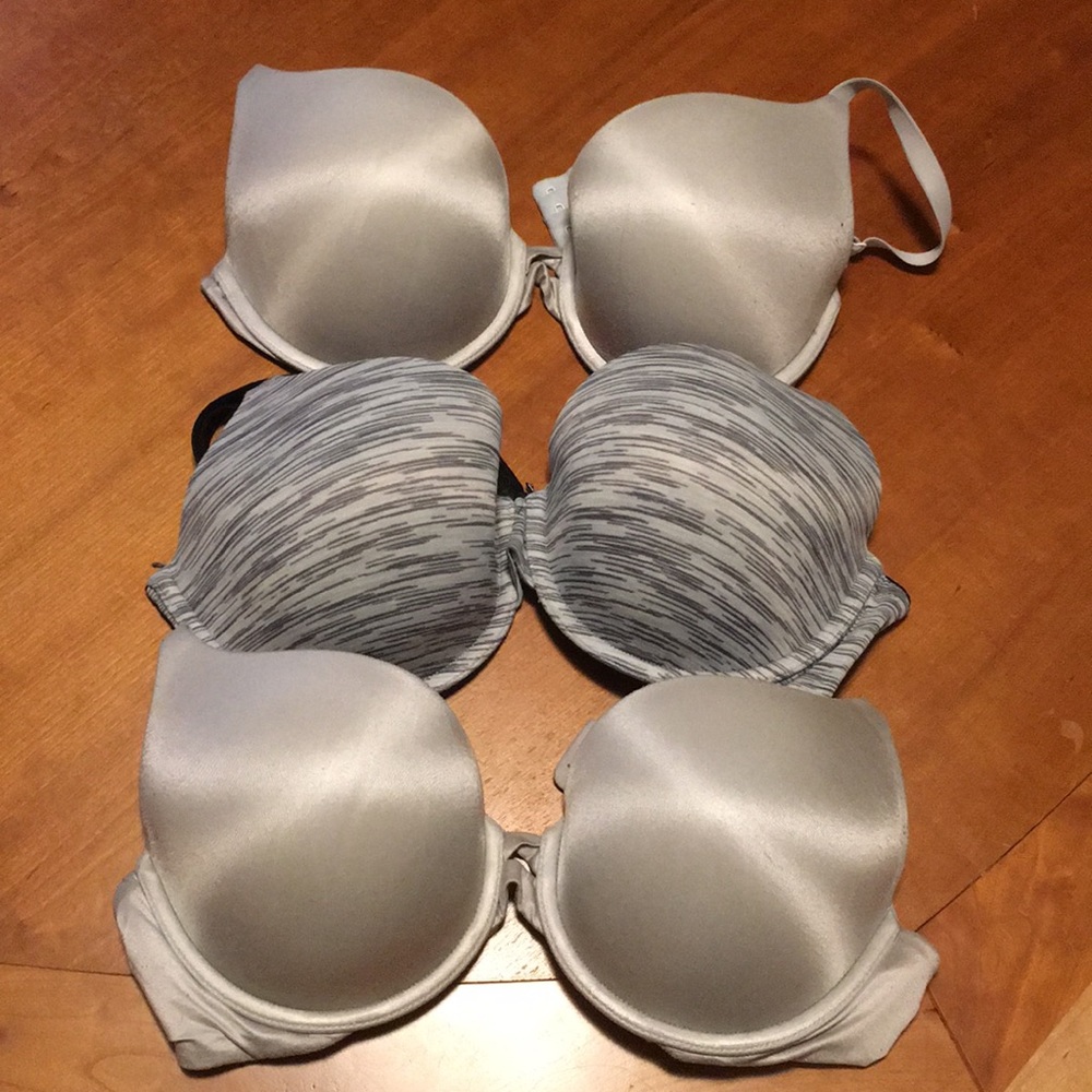3 Victoria’s Secret bras
